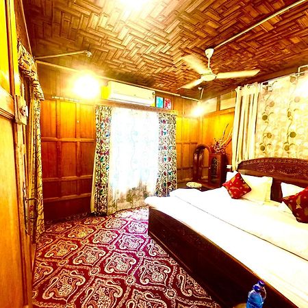 Lake Palace Group Of House Boats Srīnagar Dış mekan fotoğraf