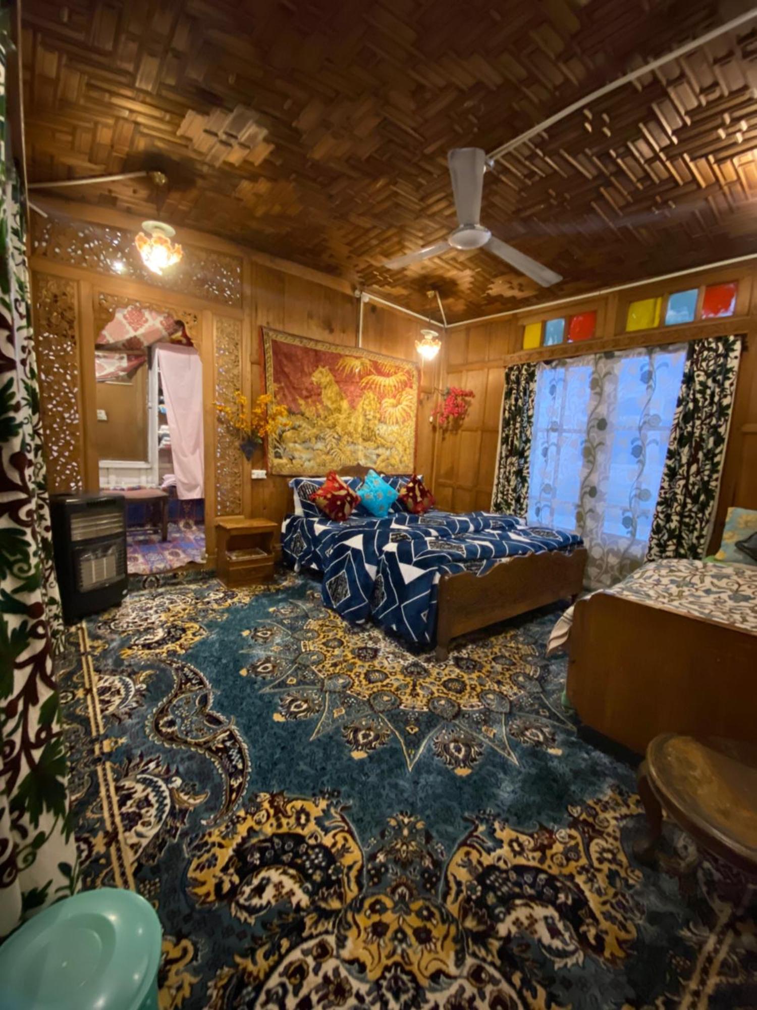 Lake Palace Group Of House Boats Srīnagar Dış mekan fotoğraf