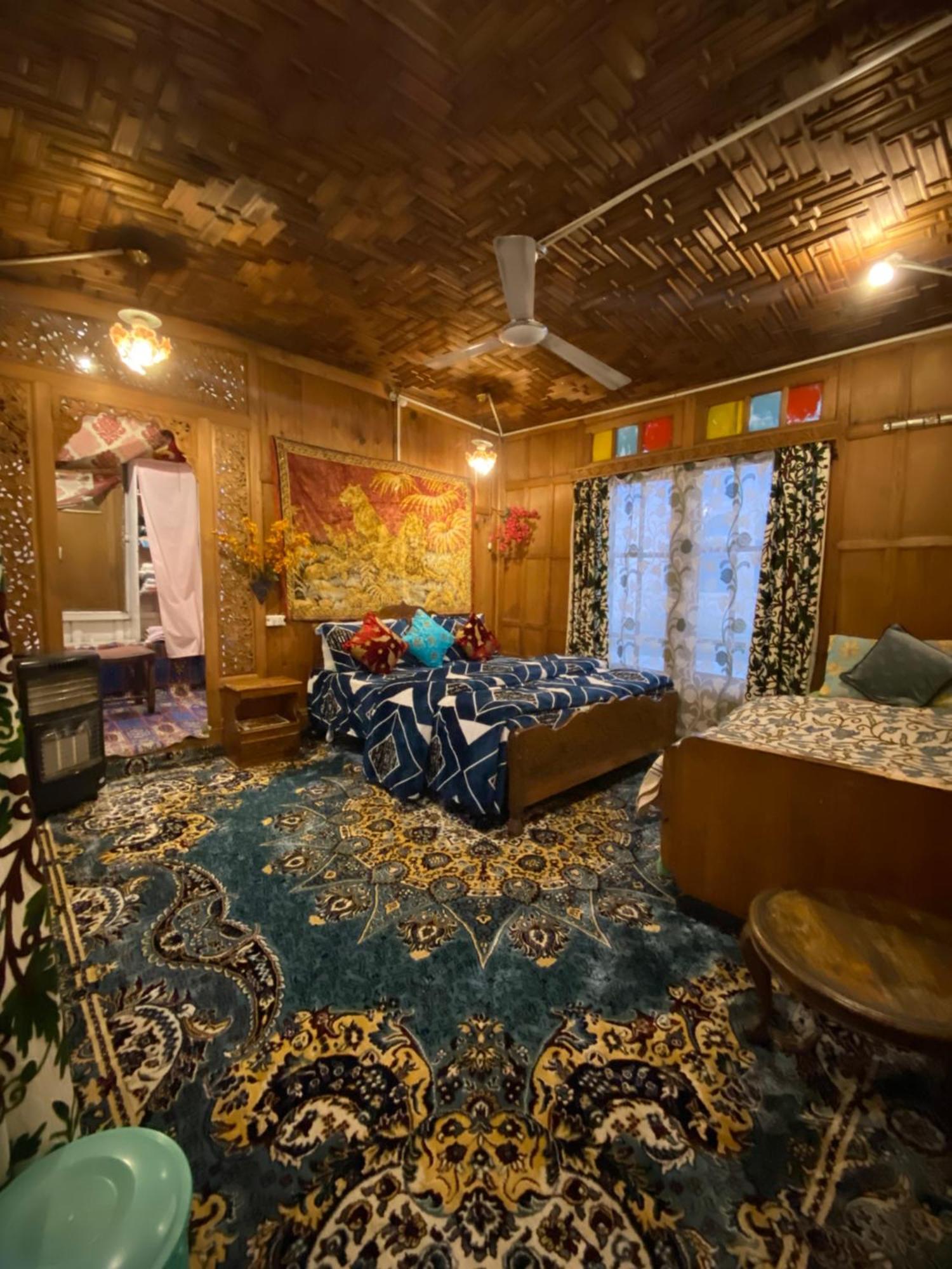 Lake Palace Group Of House Boats Srīnagar Dış mekan fotoğraf