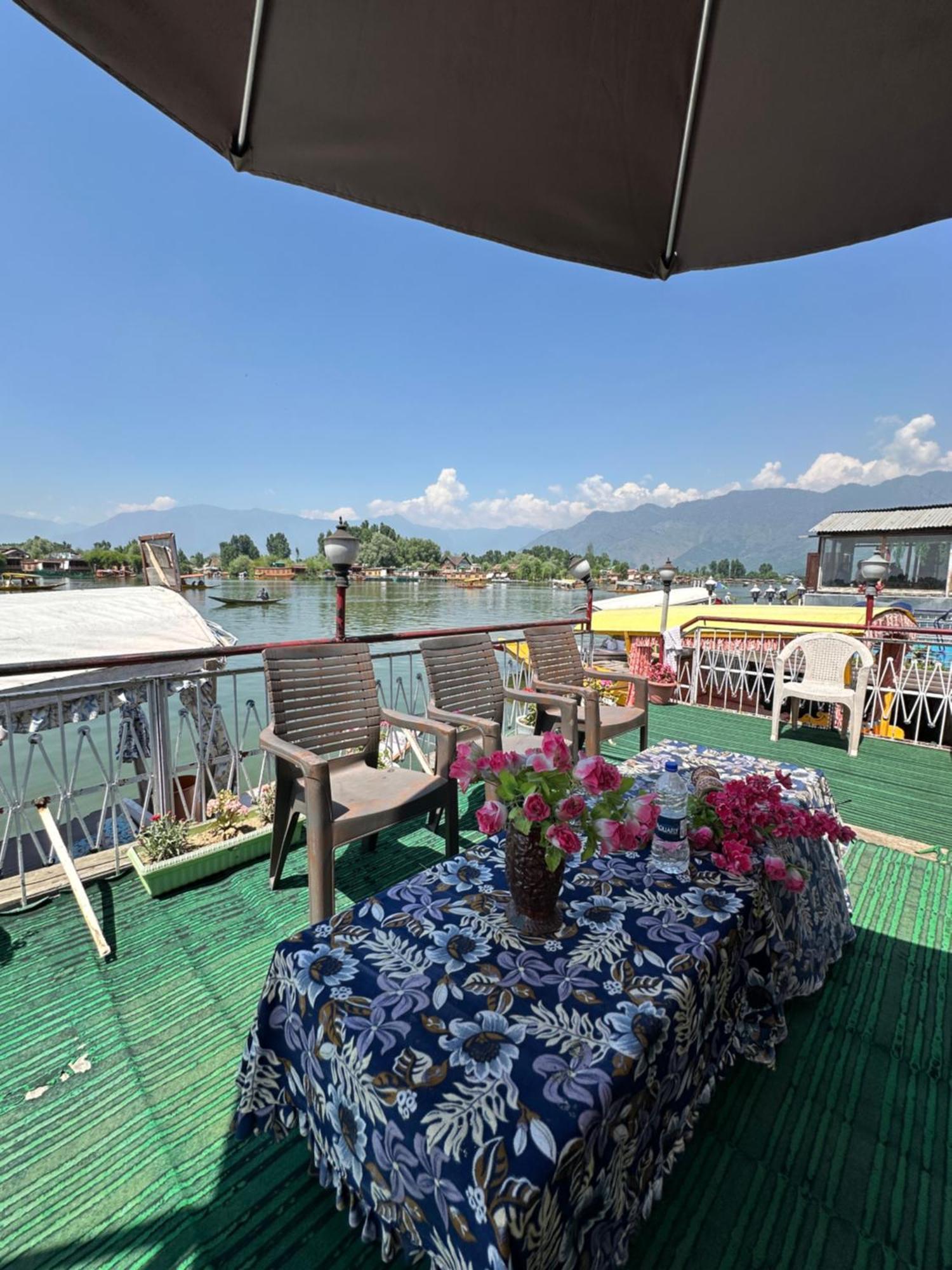 Lake Palace Group Of House Boats Srīnagar Dış mekan fotoğraf