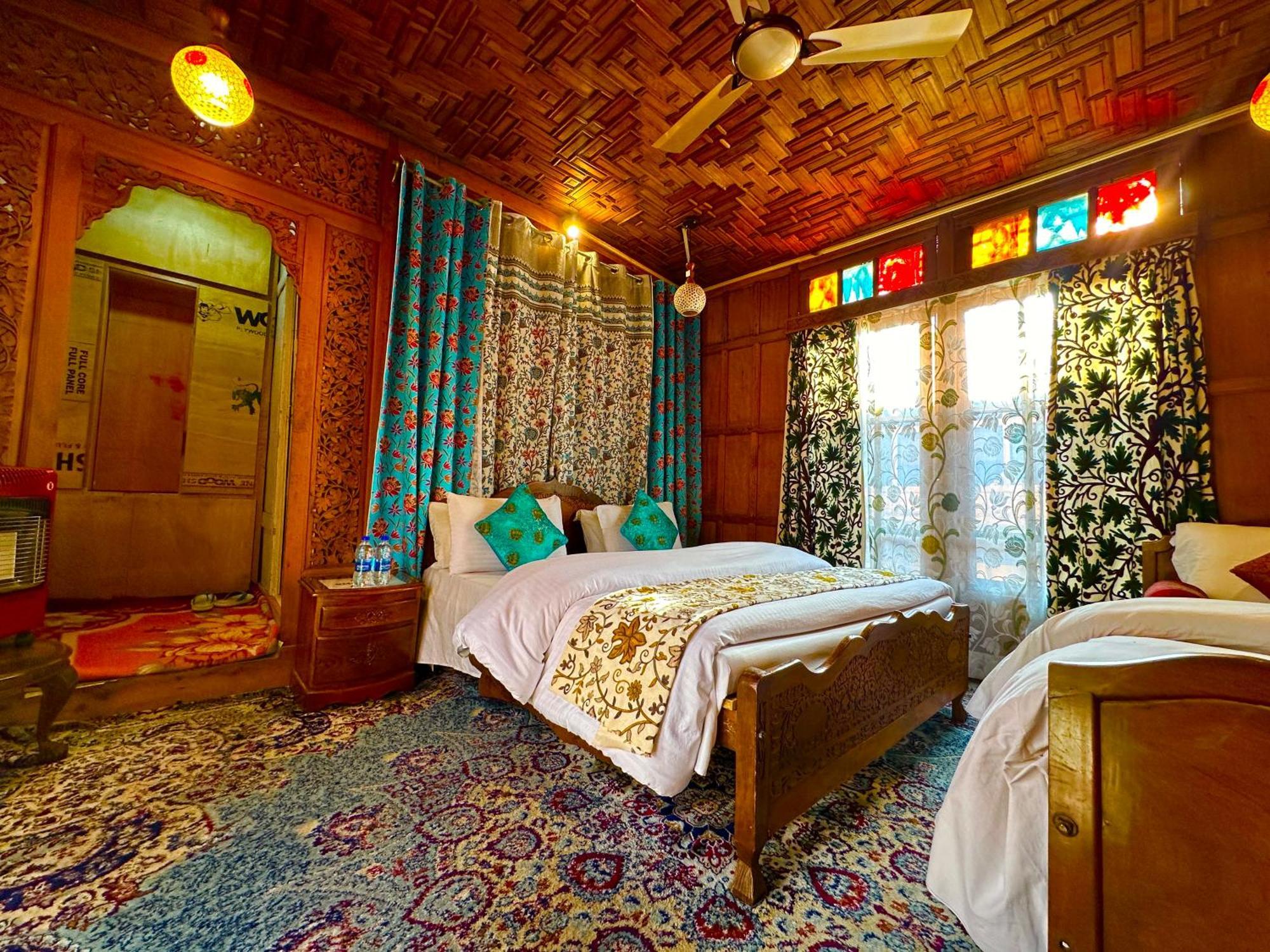 Lake Palace Group Of House Boats Srīnagar Dış mekan fotoğraf