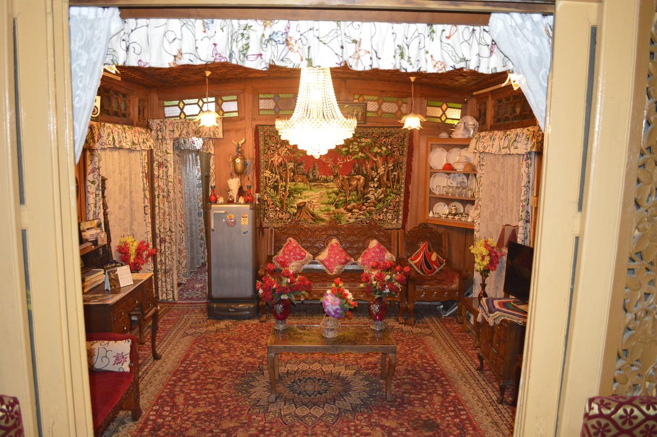 Lake Palace Group Of House Boats Srīnagar Dış mekan fotoğraf