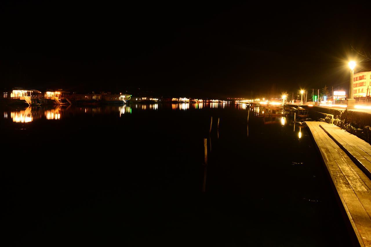 Lake Palace Group Of House Boats Srīnagar Dış mekan fotoğraf