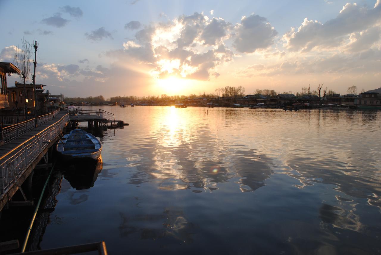 Lake Palace Group Of House Boats Srīnagar Dış mekan fotoğraf