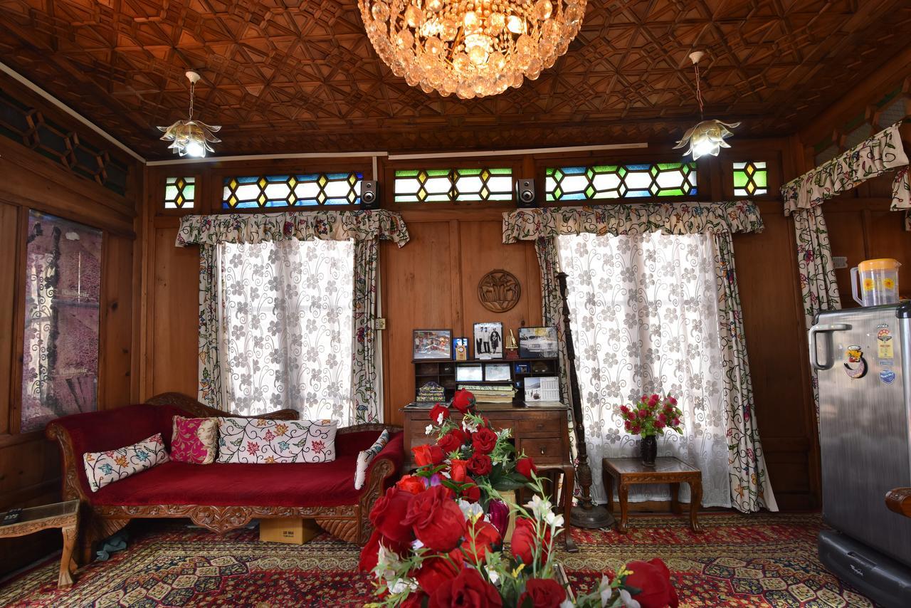 Lake Palace Group Of House Boats Srīnagar Dış mekan fotoğraf
