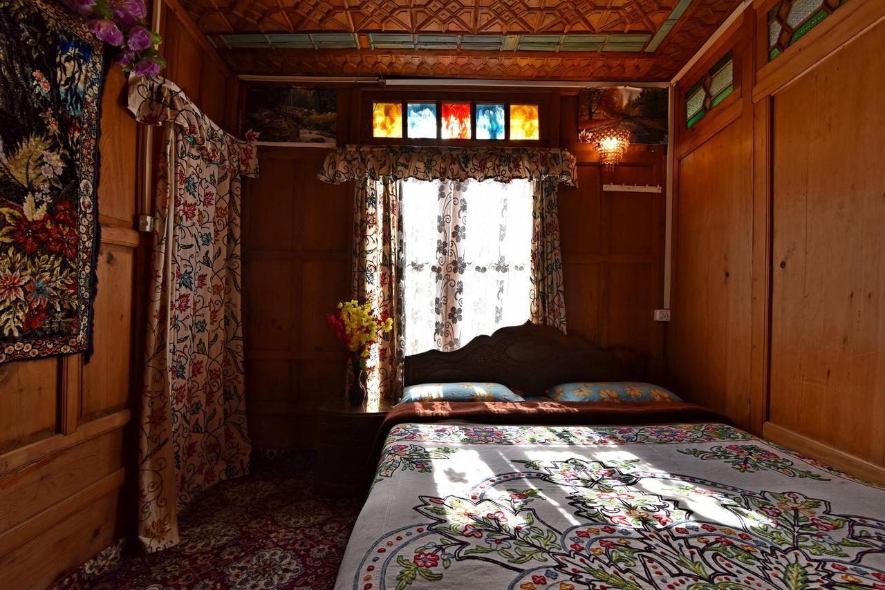 Lake Palace Group Of House Boats Srīnagar Dış mekan fotoğraf