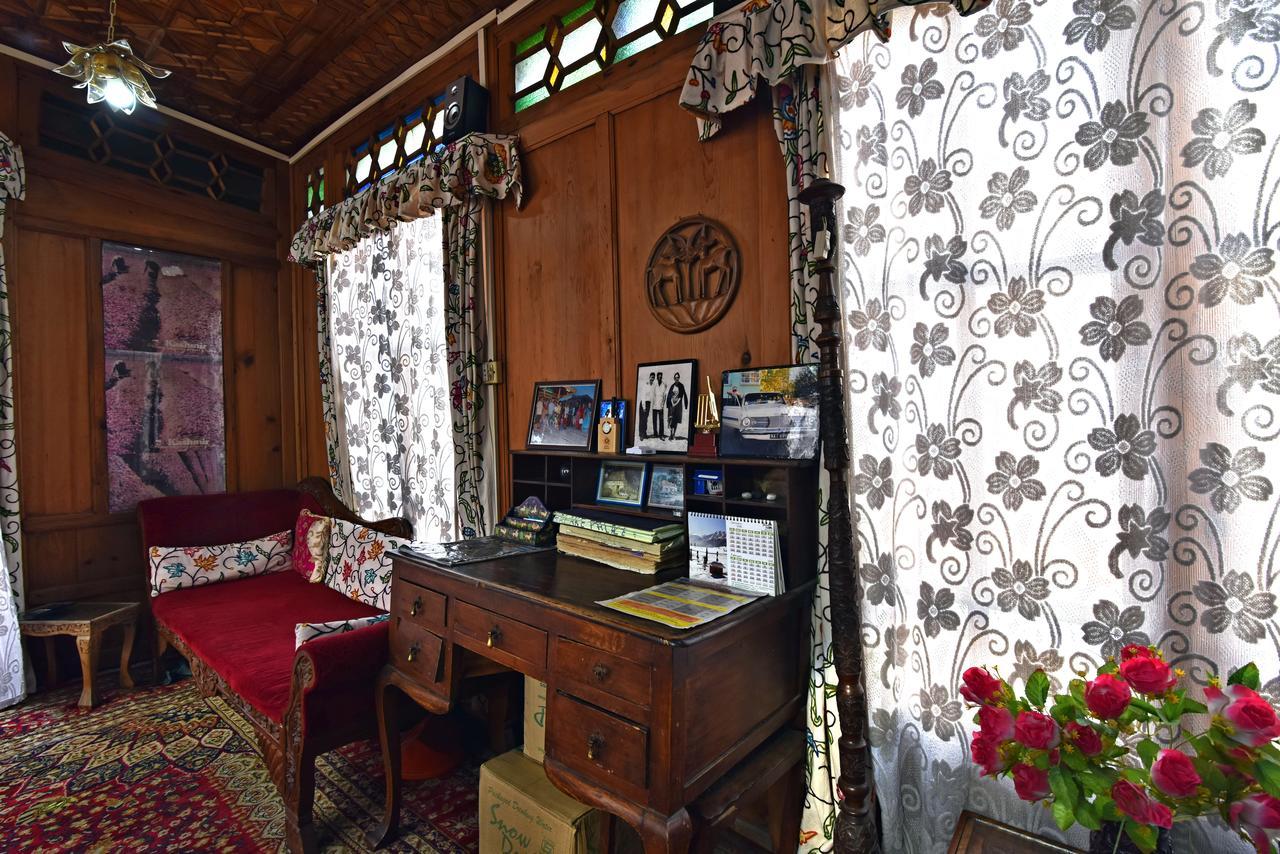 Lake Palace Group Of House Boats Srīnagar Dış mekan fotoğraf