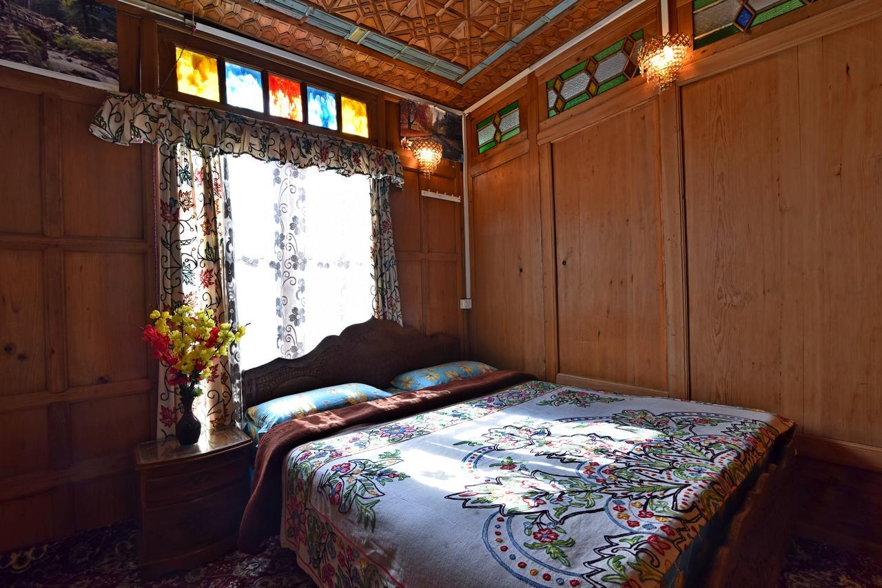 Lake Palace Group Of House Boats Srīnagar Dış mekan fotoğraf