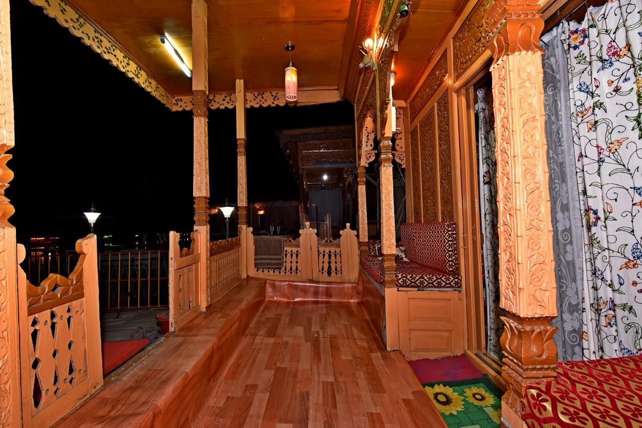 Lake Palace Group Of House Boats Srīnagar Dış mekan fotoğraf