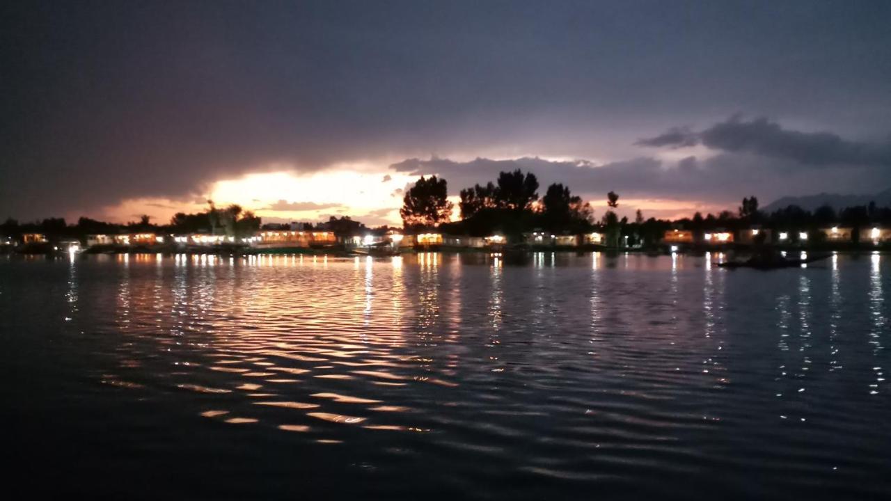 Lake Palace Group Of House Boats Srīnagar Dış mekan fotoğraf
